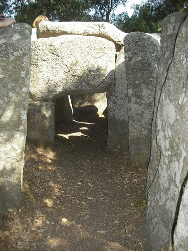 Interior del Dolmen de la Cova d'en Daina