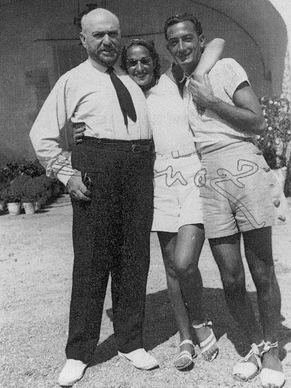 El pintor Josep Maria Sert, Gala y Dalí, en el Mas Juny, Palamós, en los años 30.