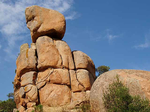 La gran roca de Pedralta, en el Macizo de l'Ardenya, Sant Feliu de Guíxols, Costa Brava