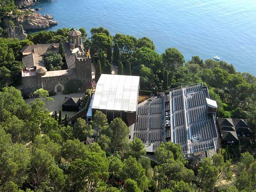 El escenario del Festival de Música de los Jardines de Cap Roig se encuentra sobre un acantilado en Calella de Palafrugell, Girona, Costa Brava