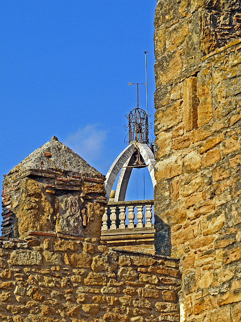 El Castell Palau de la Bisbal de l'Empordà se encuentra entre los edificios mejor conservados del gótico civil catalán