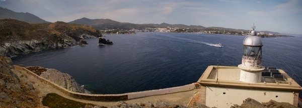 Vistas de la bahía de Cadaqués desde el Faro de Cala Nans