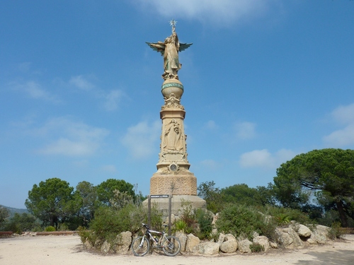 Monumento del Ángel (1904), junto a Sant Pere del Bosc, Lloret de Mar