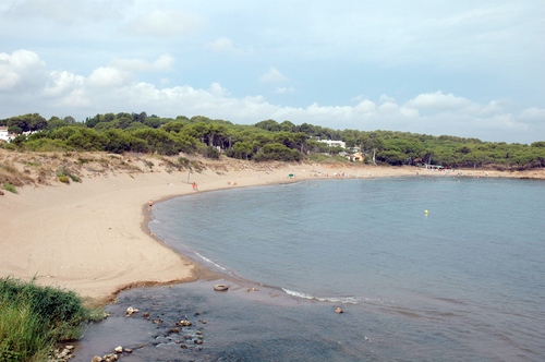 Playa Rec del Molí ("Riego del Molino"), una playa natural cerca del centro de l'Escala