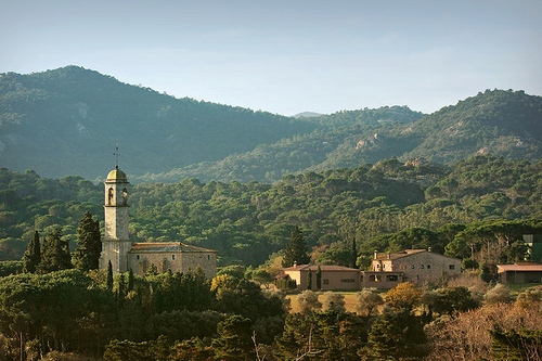 El pequeño pueblo de Solius se encuentra en pleno macizo de las Gavarres, en Girona, Costa Brava