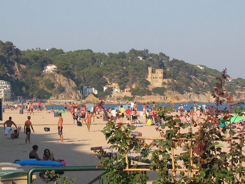 Playa de Lloret, en el centro de la localidad de Lloret de Mar, en la Costa Brava sur