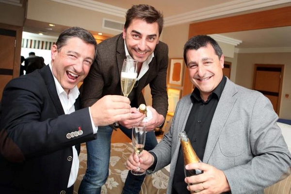 Los hermanos Roca, los cocineros del Celler de Can Roca, celebran su galardón como mejor Restaurante del Mundo 2013, en Londres