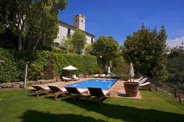 Antiguo Convento de Santa Reparada, en Begur, Costa Brava, hoy un hotel de 4 estrellas con piscina