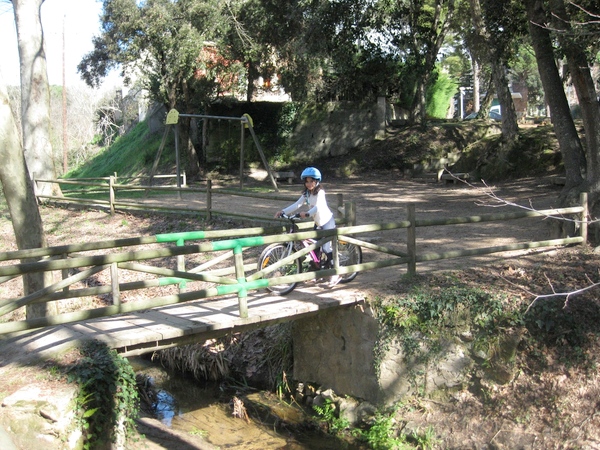 Ruta en bici de 10 kms entre Sant Feliu de Guíxols y la fuente de agua ferruginosa de Font Picant, en Santa Cristina de Aro, Costa Brava